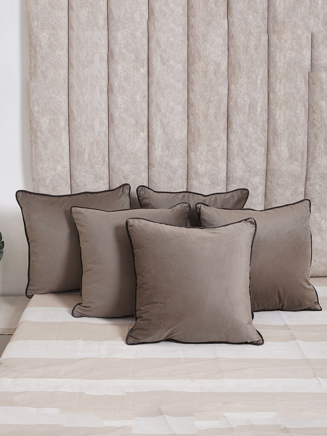 

SANSKRUTIHOMES Grey Set of 5 Velvet Square Cushion Covers