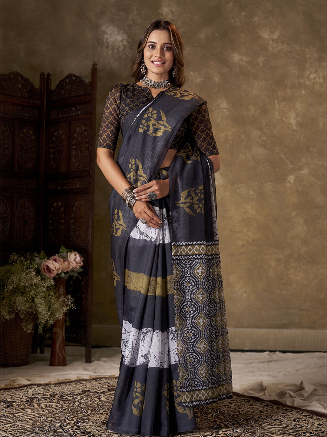 

KAYOMMI Floral Pure Linen Block Print Saree, Grey