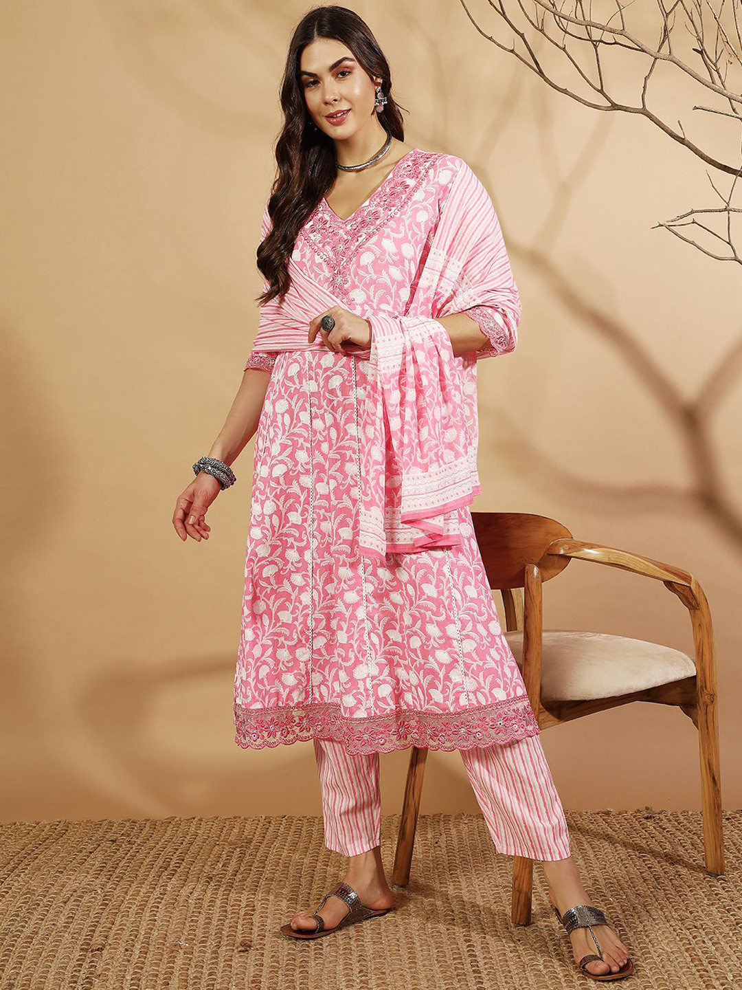 

IkDaiya Floral Printed Thread Work V-Neck Pure Cotton Panelled Kurta & Trouser & Dupatta, Pink