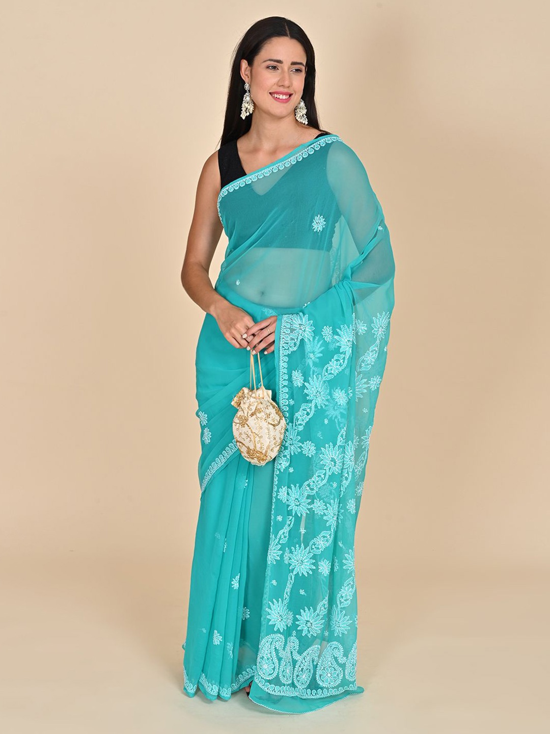 

HELLA FASHIONS Floral Chikankari Saree, Green