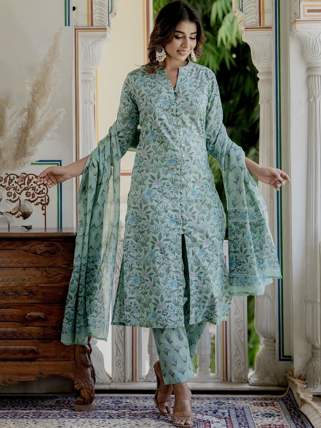 

Kohsh Women Floral Printed Regular Pure Cotton Kurta with Trousers & With Dupatta, Green