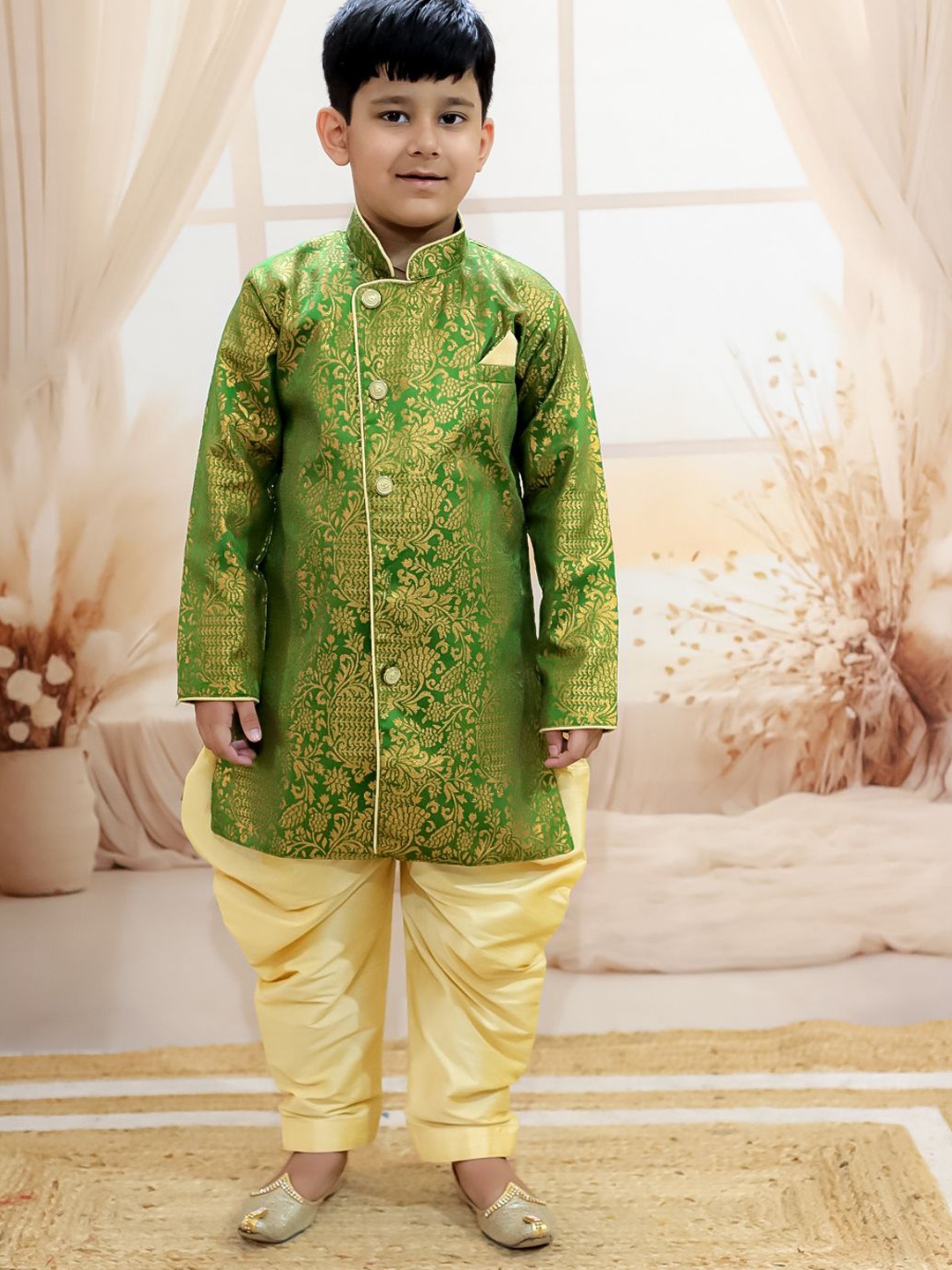 

BownBee Boys Woven Design Sherwani Set, Green