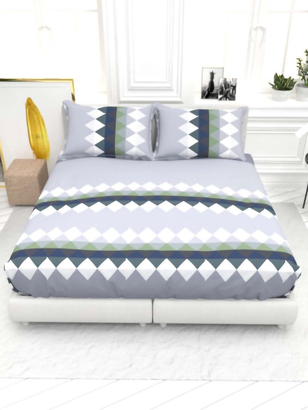 

THE WHITE MOSS Silver-Toned & Blue Geometric 130 TC King Bedsheet with 2 Pillow Covers
