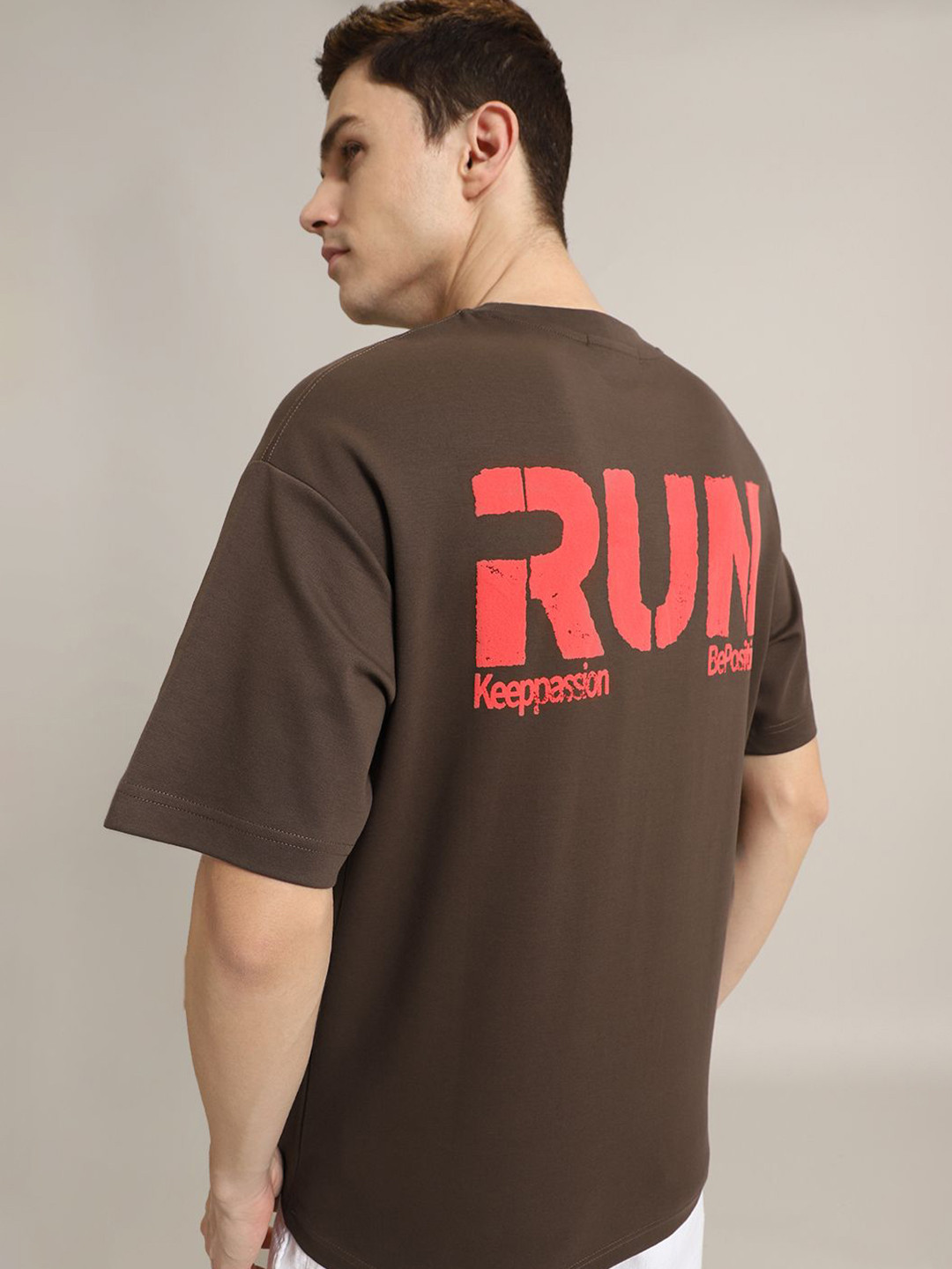 

Banana Club Men Typography Printed T-shirt, Brown