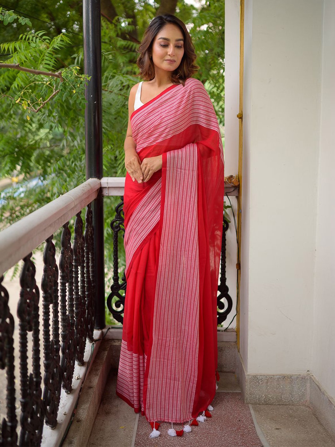 

RODDUR Striped Pure Cotton Saree, Red