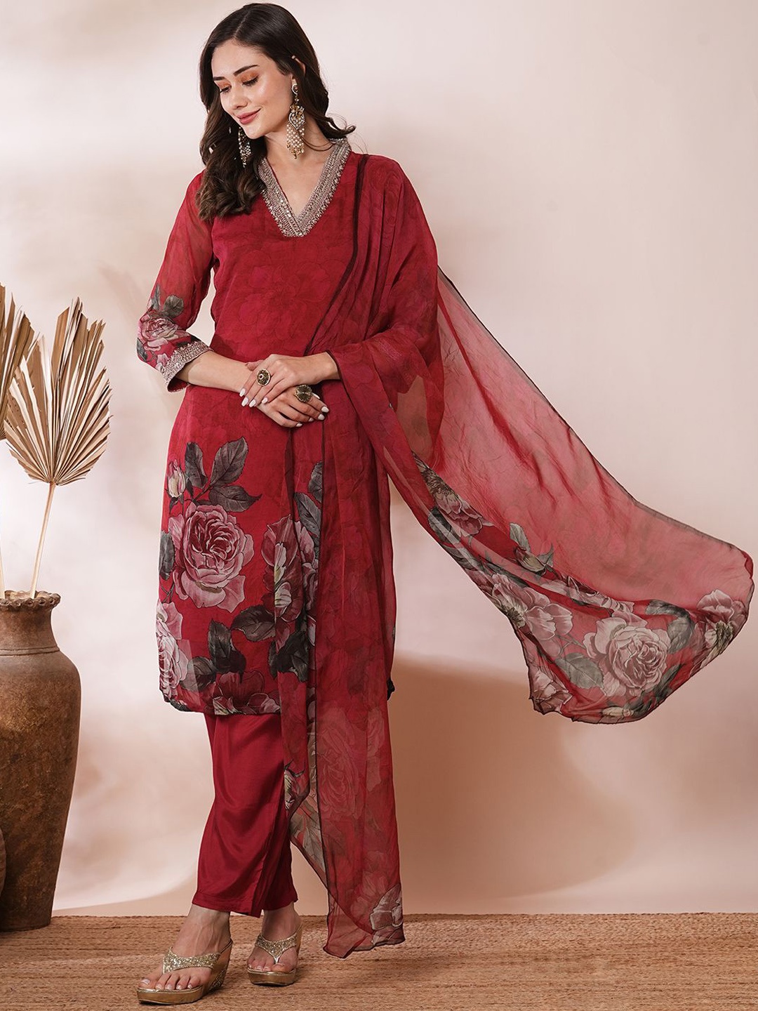 

FASHOR Women Floral Printed Regular Sequinned Kurta with Trousers & With Dupatta, Red