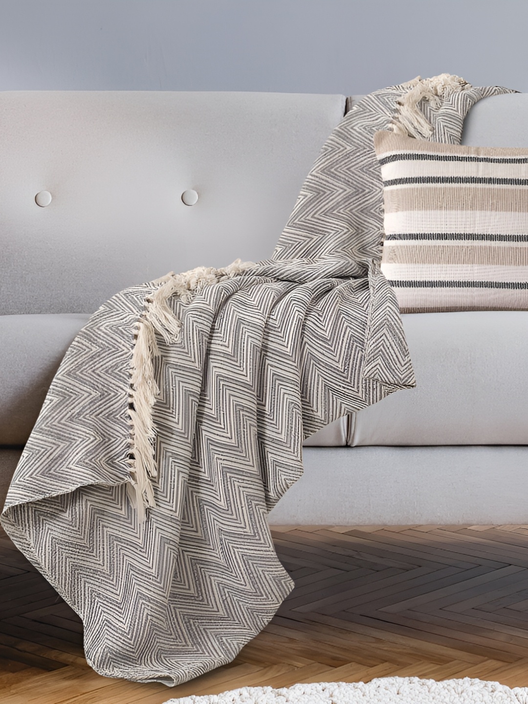 

SASHAA WORLD Grey Zig-Zag Patterned Cotton Throws