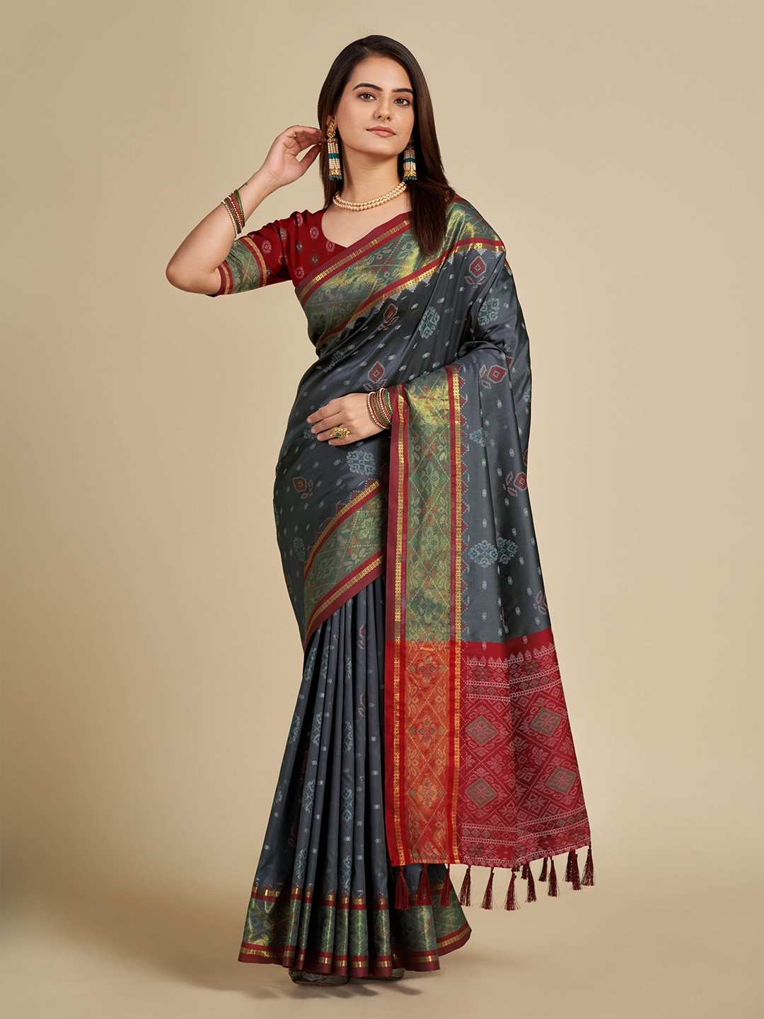 

Kriyansh Ethnic Motifs Woven Design Zari Banarasi Saree, Grey