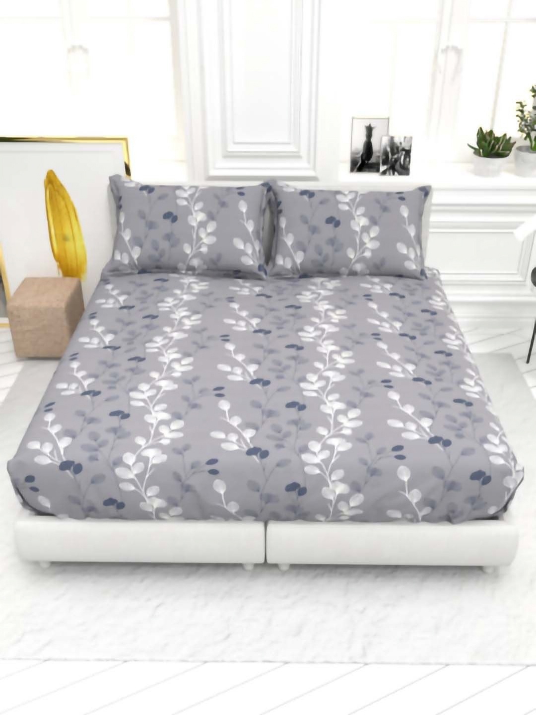 

THE WHITE MOSS Grey & White Floral 130 TC King Bedsheet with 2 Pillow Covers