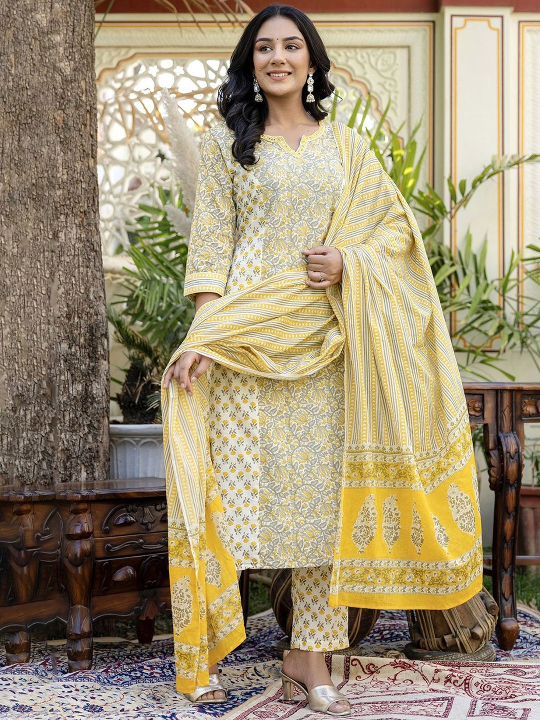 

Kohsh Women Floral Printed Regular Pure Cotton Kurta with Trousers & With Dupatta, Yellow