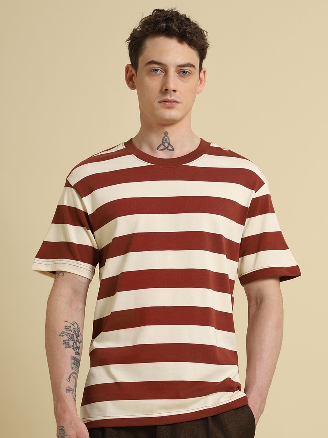 

Banana Club Men Striped T-shirt, Brown