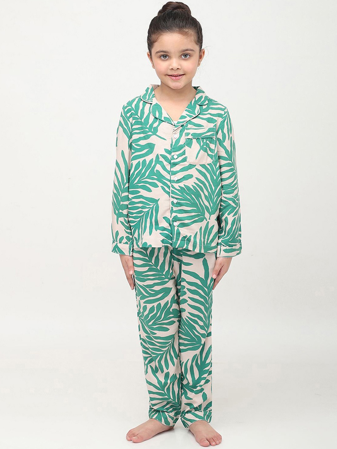 

Biglilpeople Girls Printed Night suit, Green