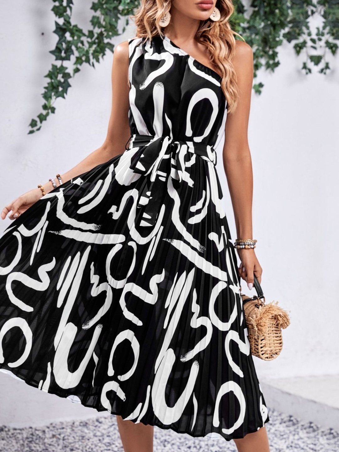 

KPOP Print One Shoulder A-Line Women Midi Dress, Black