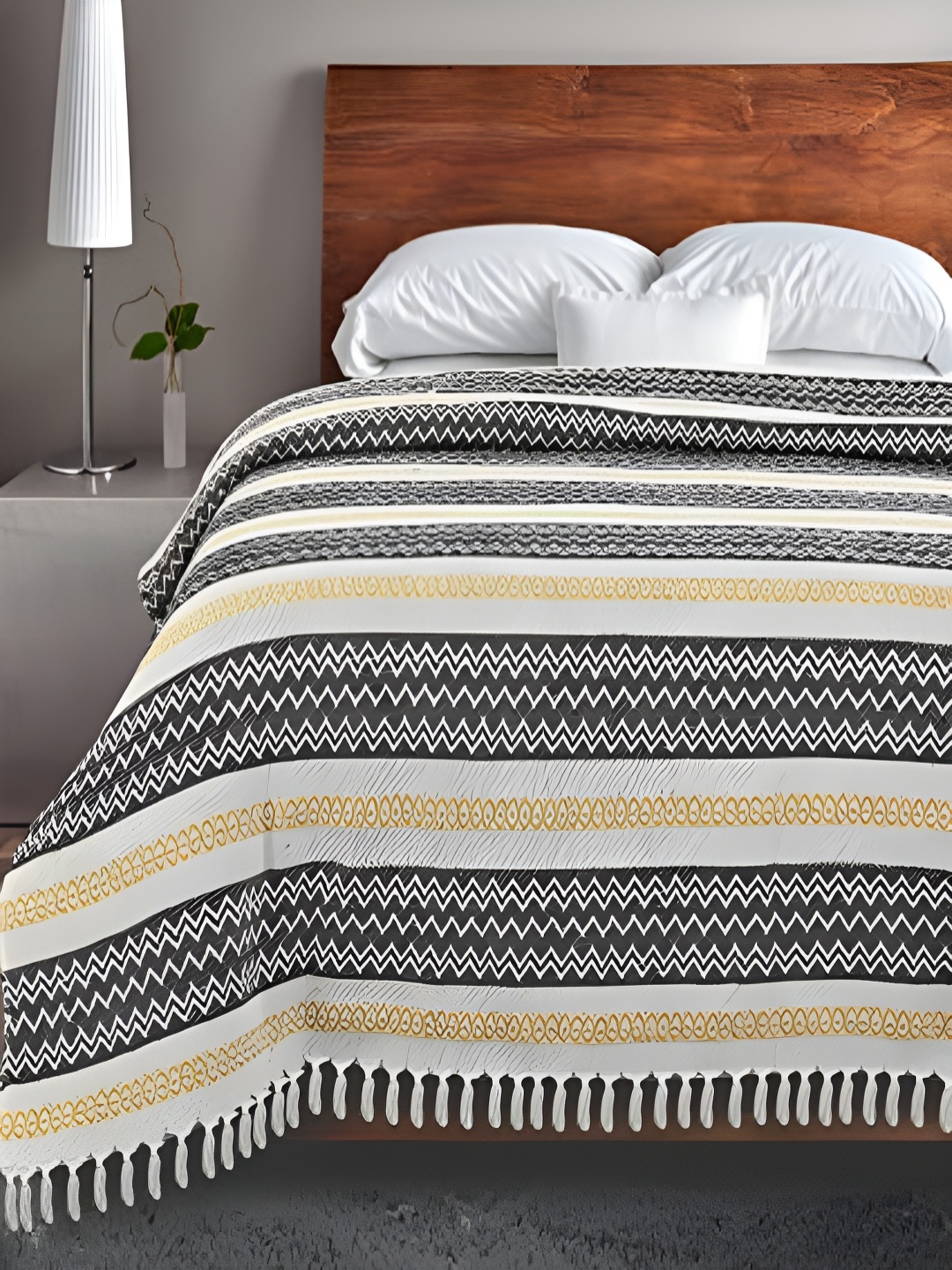 

SASHAA WORLD White & Black Patterned Cotton Breathable Throws