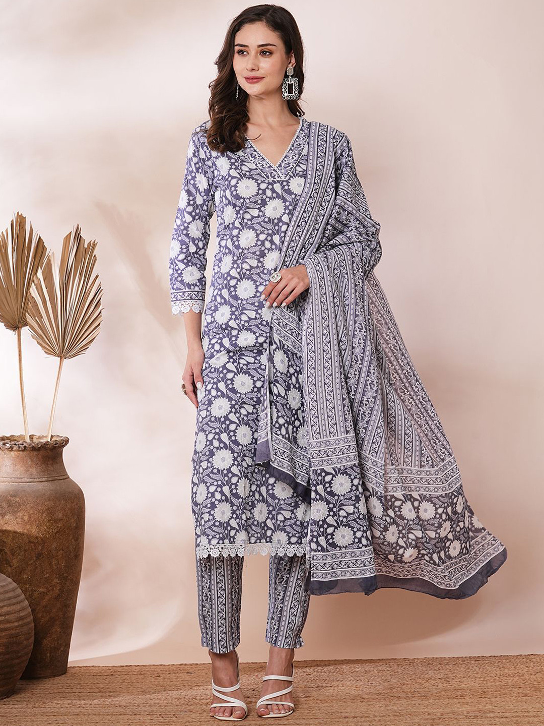 

FASHOR Women Floral Printed Regular Beads and Stones Pure Cotton Kurta with Trousers & With Dupatta, Purple