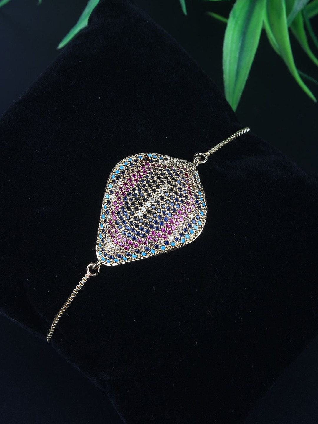 

KPOP Cubic Zirconia Studded Gold-Plated Charm Bracelet