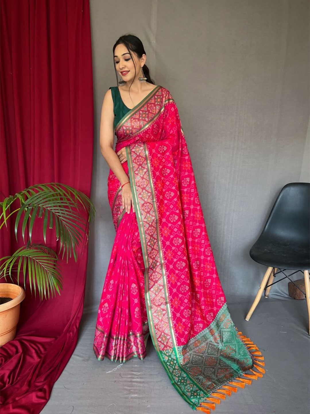 

Kriyansh Woven Design Zari Banarasi Saree, Pink