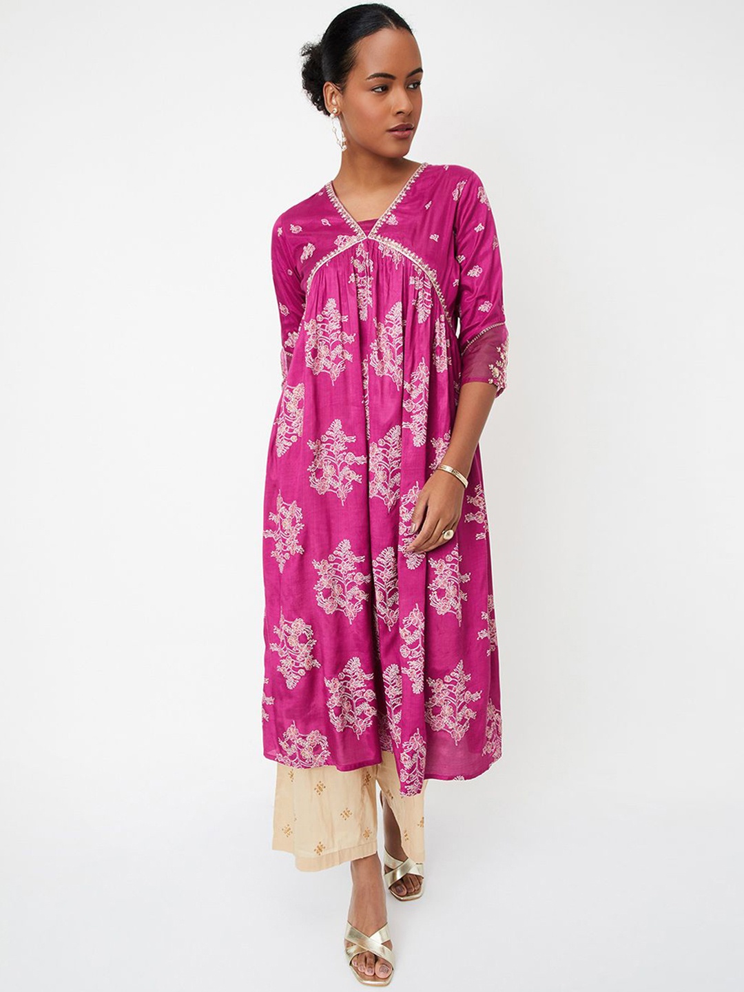 

Max x Kalki Floral Printed V-Neck Sequinned A-Line Kurta, Pink
