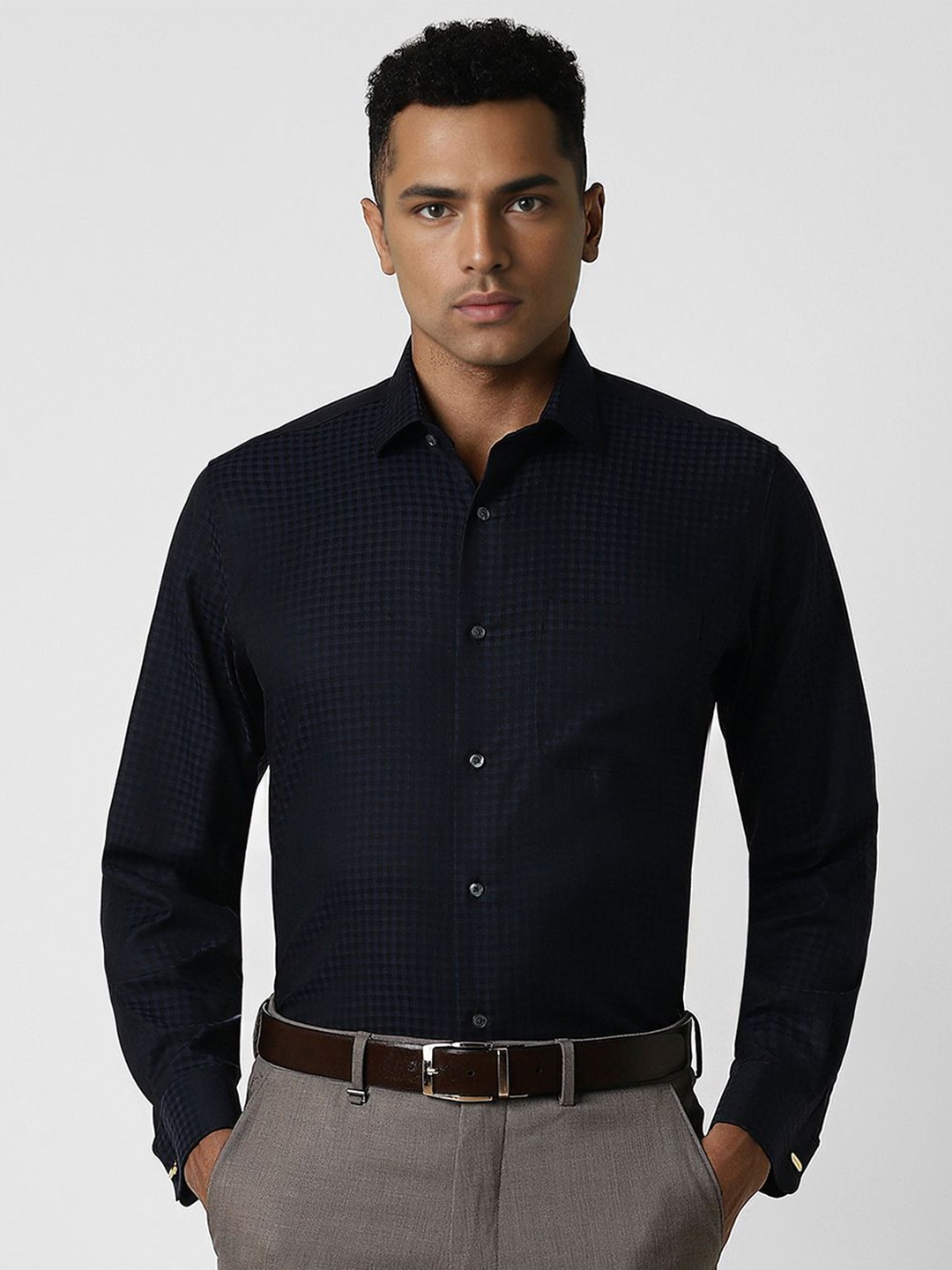 

Van Heusen Men Spread Collar Checked Cotton Formal Shirt, Navy blue