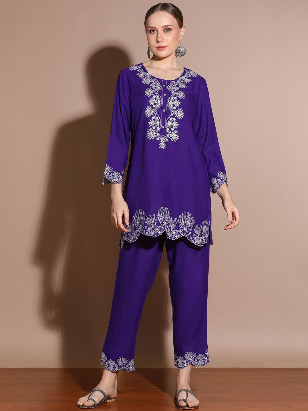 

Anouk Floral Embroidered Regular Thread Work Straight Kurti with Trousers, Purple