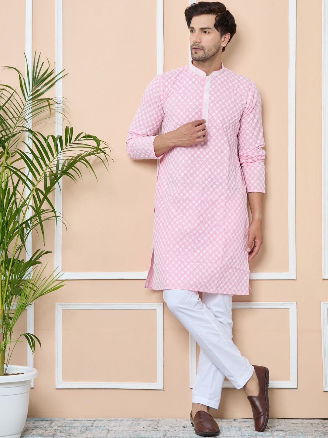 

See Designs Men Ethnic Motifs Embroidered Regular Thread Work Kurta with Pyjamas, Pink
