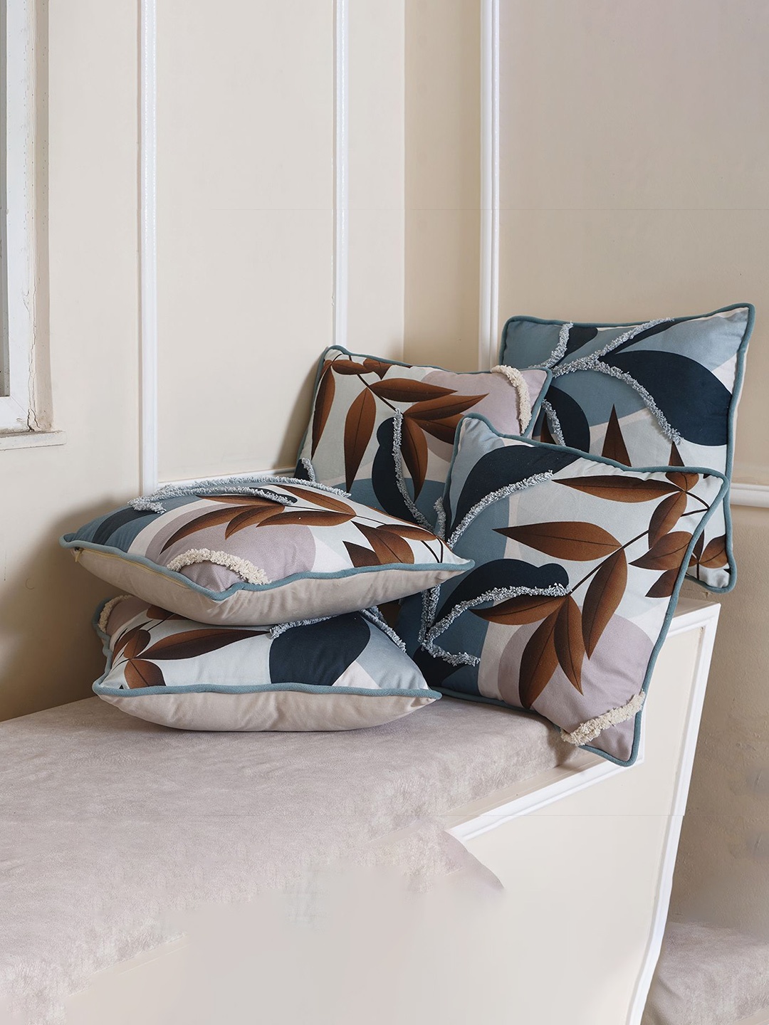 

SANSKRUTIHOMES Blue & Brown Set of 5 Floral Velvet Square Cushion Covers