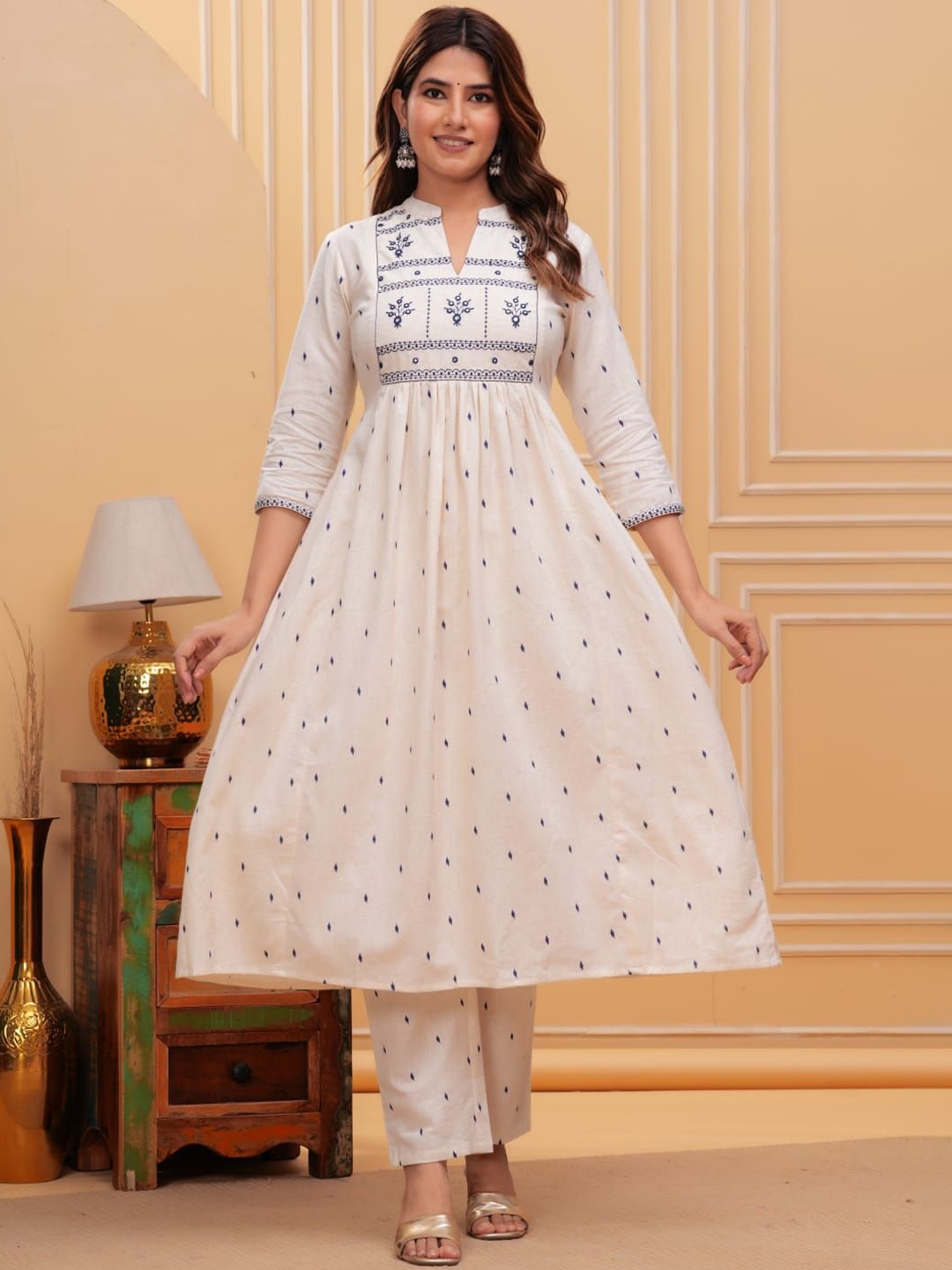 

SIDDHANAM Ethnic Motifs Embroidered Empire Mirror Work Anarkali Kurta with Trousers, White