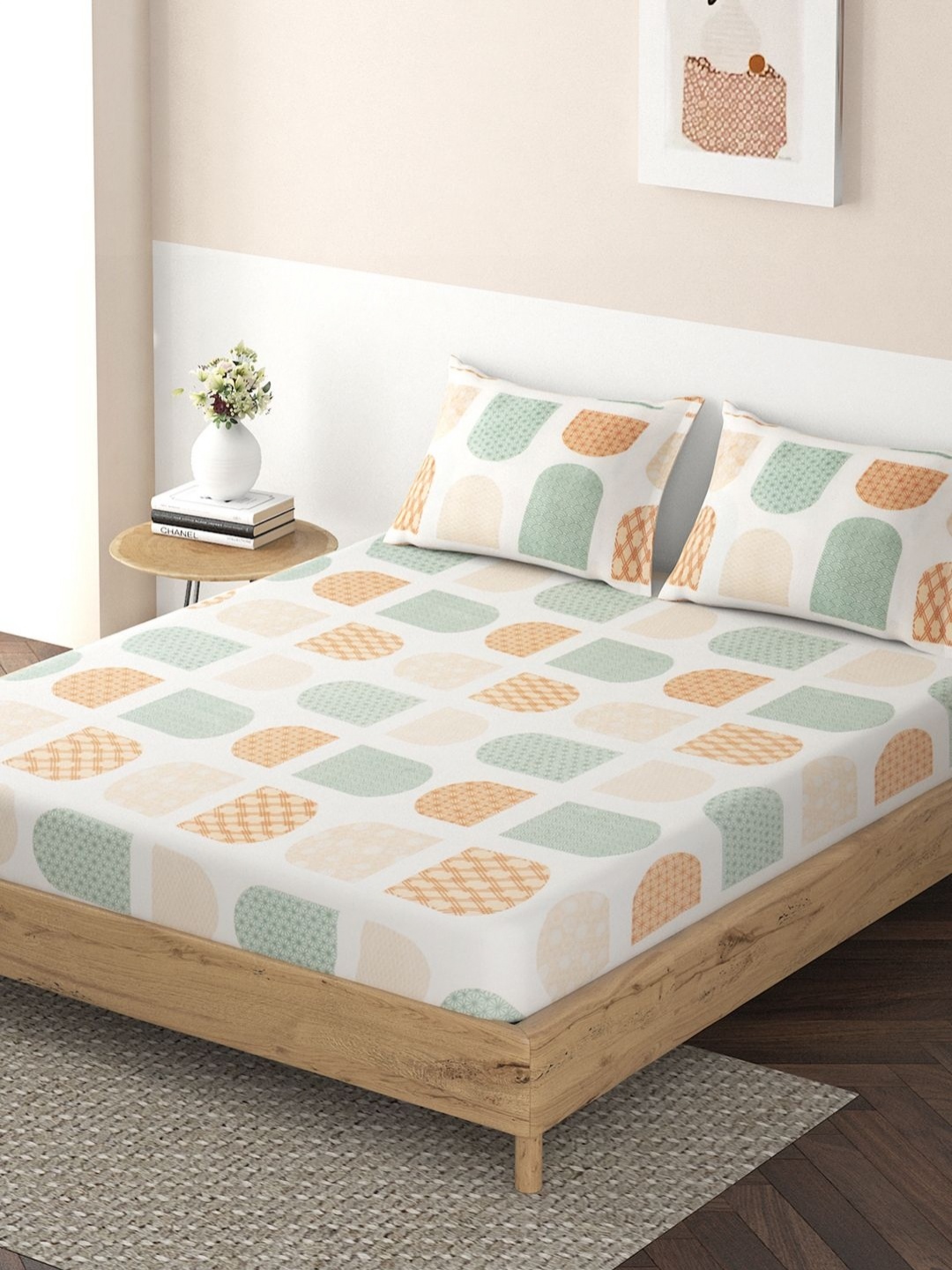 

HOKIPO Cream-Coloured & Orange Geometric 130 TC Queen Bedsheet with 2 Pillow Covers
