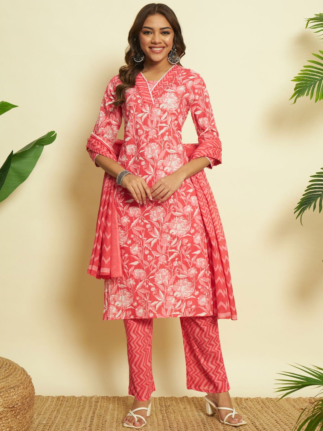 

VESH Women Floral Printed Regular Pure Cotton Kurta with Trousers & With Dupatta, Red