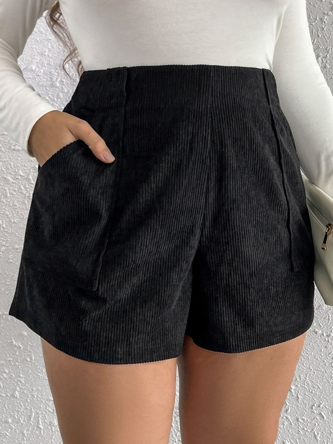 

KPOP Women Mid-Rise Shorts, Black