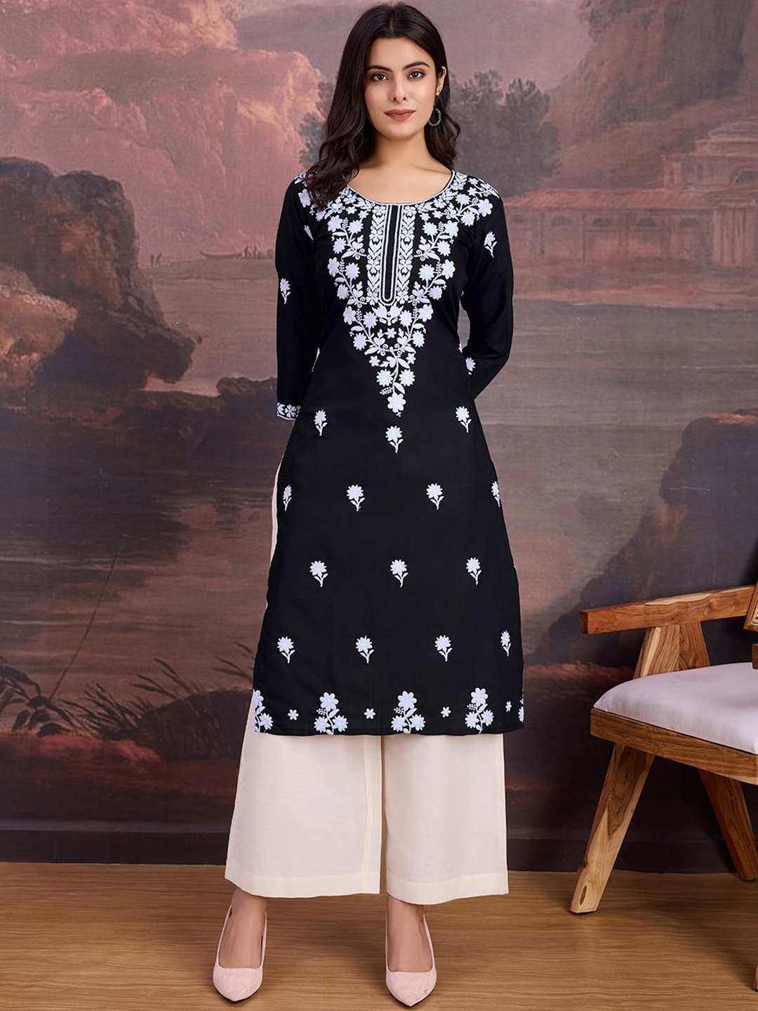 

House of Pataudi Floral Embroidered Round Neck Cotton Thread Work Straight Kurta, Black