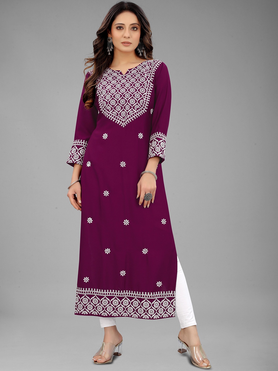 

FANTASY FAB Floral Embroidered Notch Neck Straight Kurta, Purple