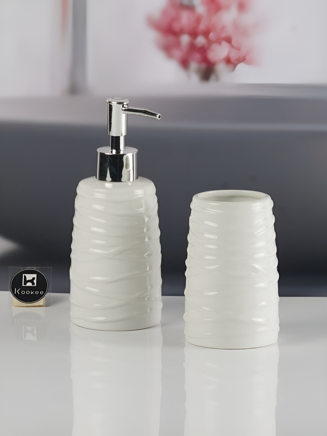 

Kookee White 2 piece Abstract Ceramic Bath Accessories Set