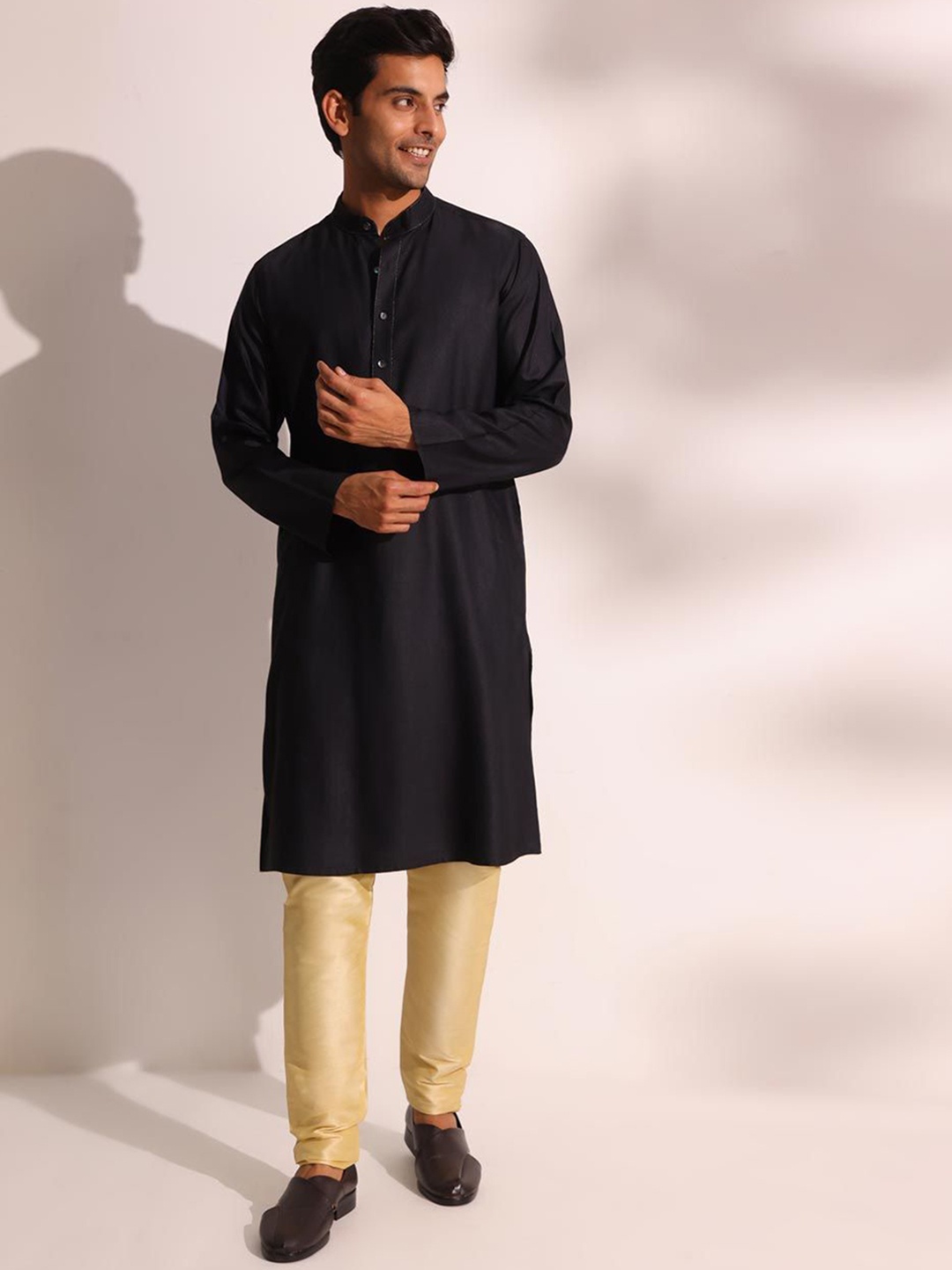 

Fabindia Mandarin Collar Straight Kurta, Black