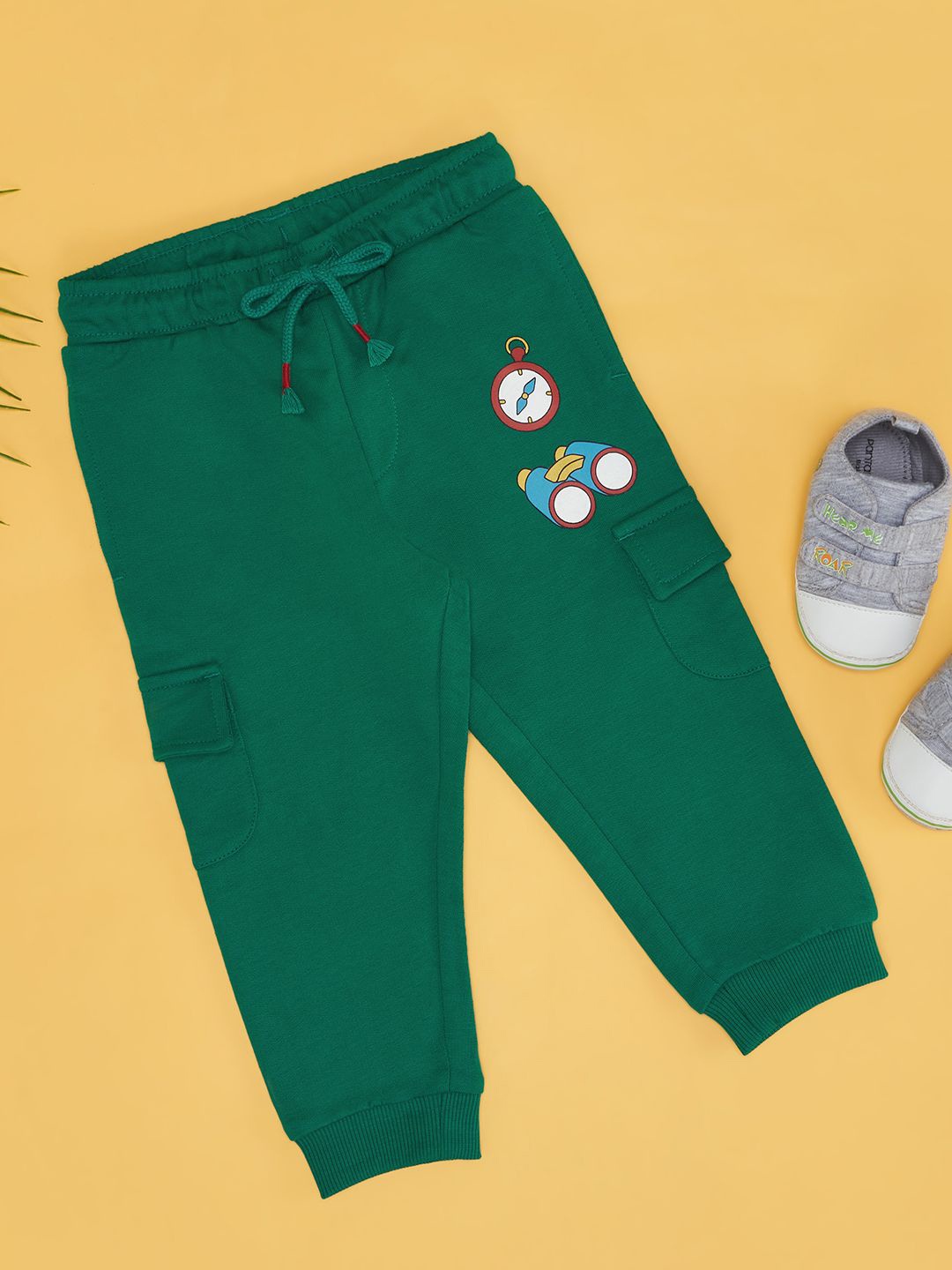 

Pantaloons Baby Boys Solid Cotton Mid Rise Joggers, Green