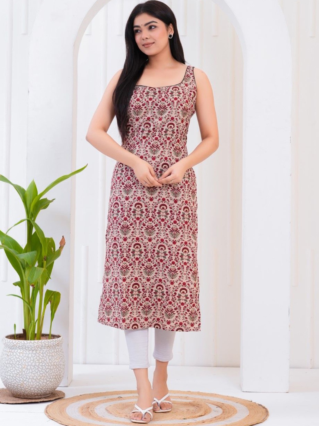 

SAK JAIPUR Floral Printed Square Neck Sleeveless Straight Kurta, Red