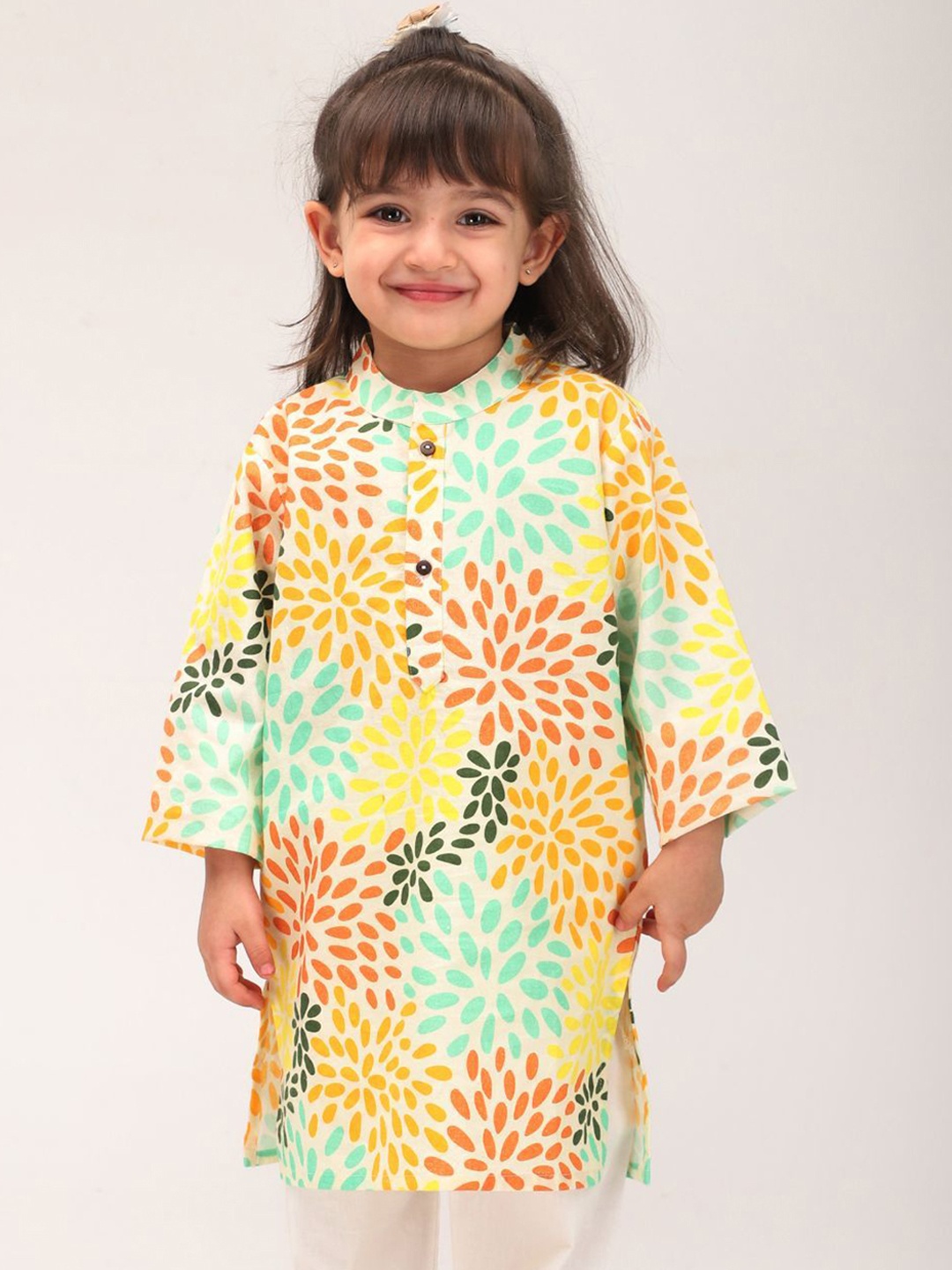 

MAMA AND PEACHES Kids Floral Printed Pure Cotton Night suit, Yellow