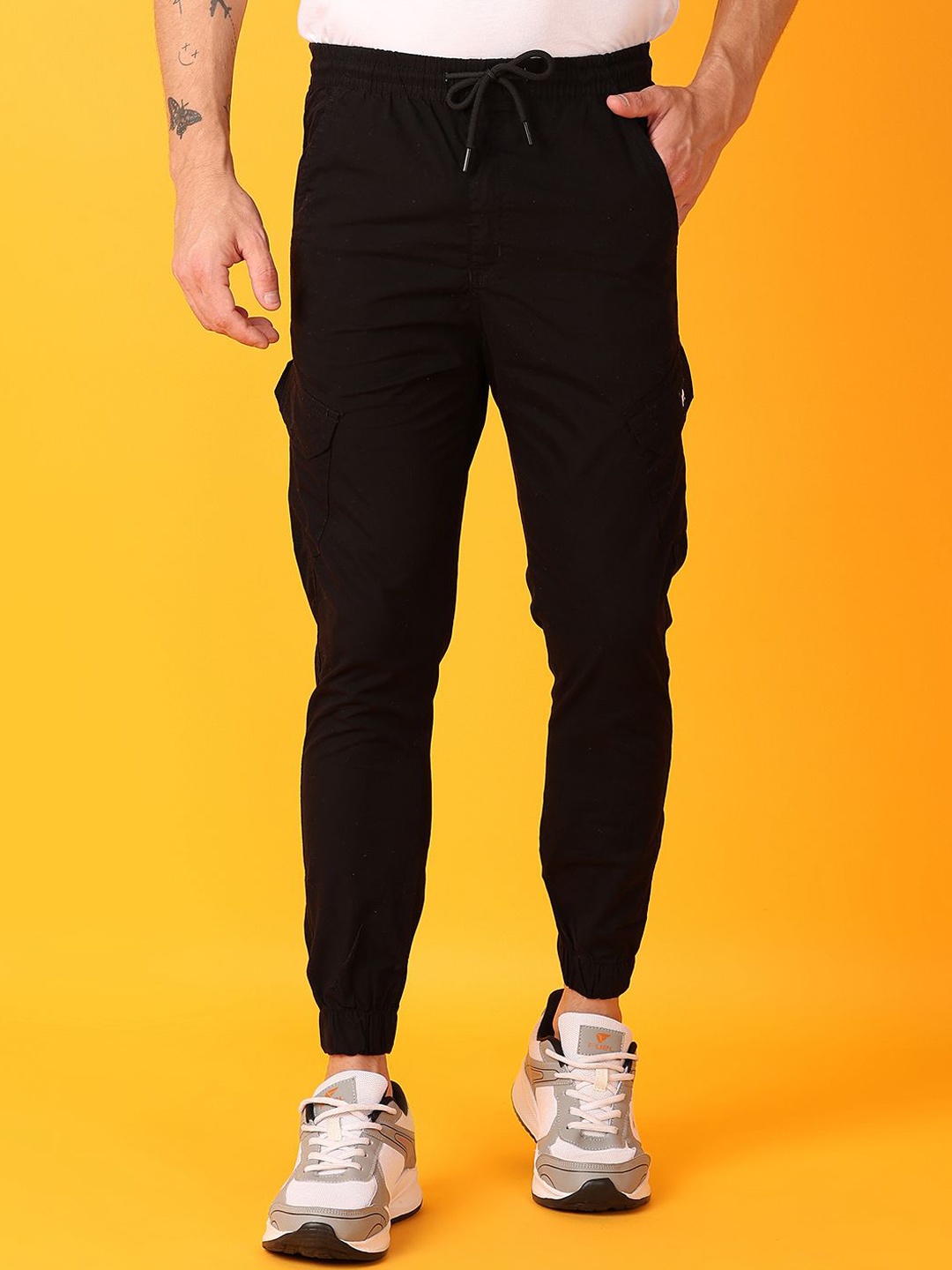 

V-Mart Men Solid Mid-Rise Regular-Fit Joggers, Black