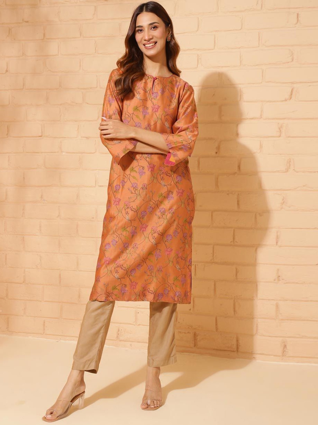 

Fabindia Floral Printed Keyhole Neck Straight Kurta, Orange