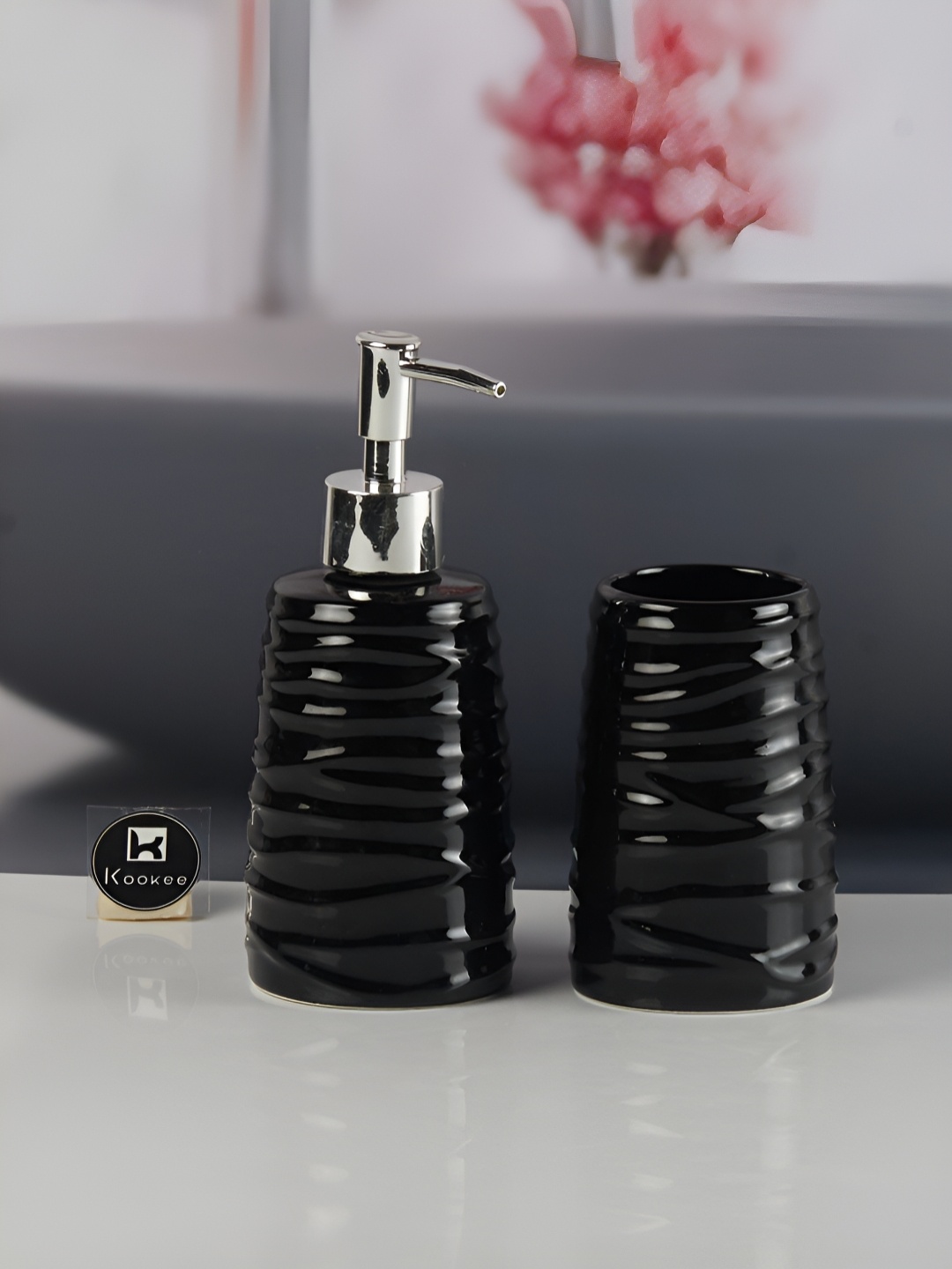 

Kookee Black 2 piece Abstract Ceramic Bath Accessories Set