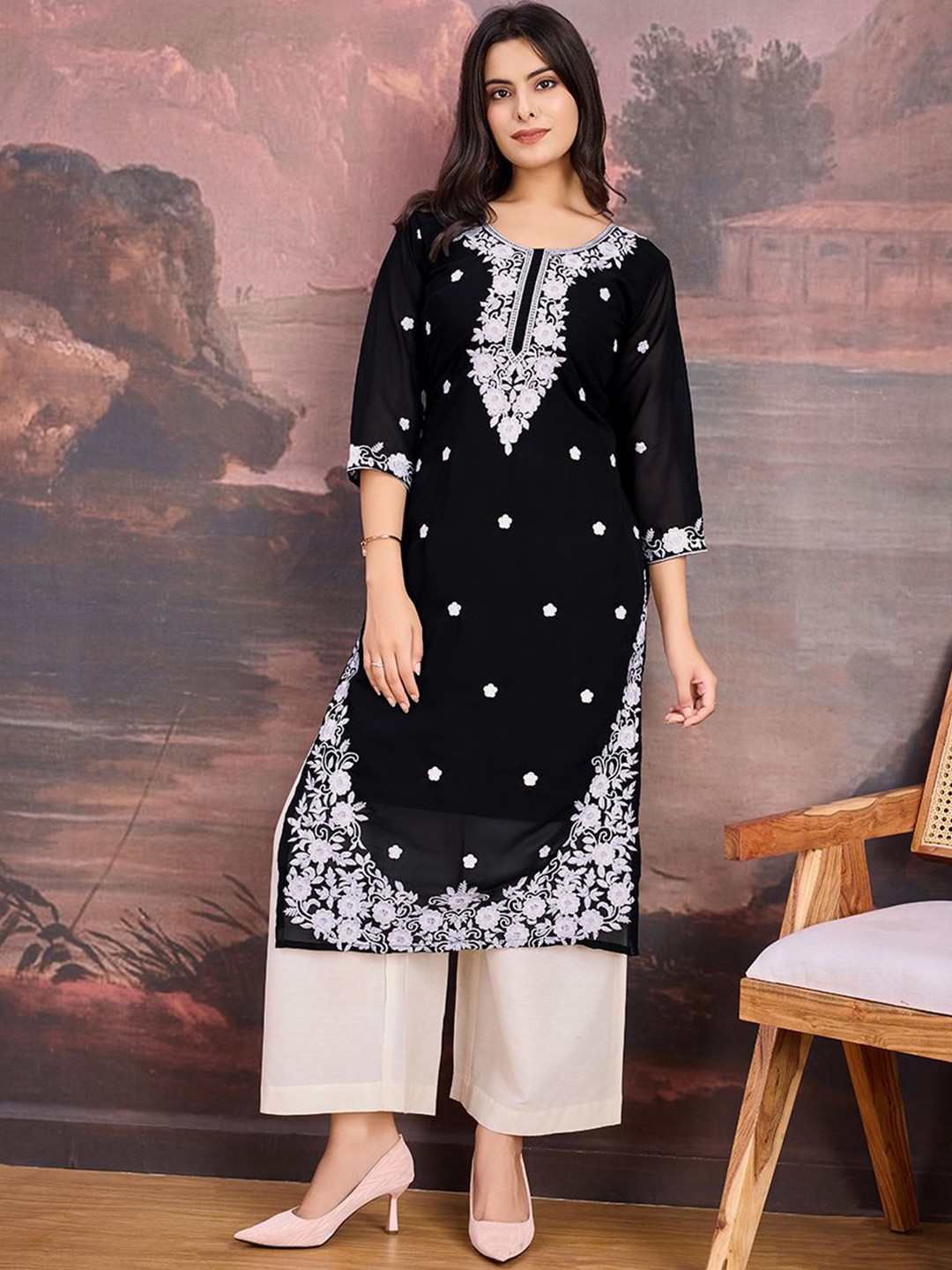 

House of Pataudi Floral Embroidered Straight Kurta, Black