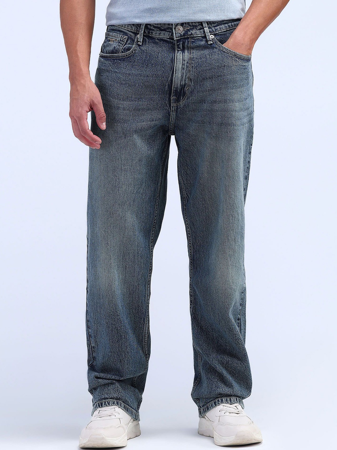 

Flying Machine Men Classic Light Fade Stretchable Jeans, Blue