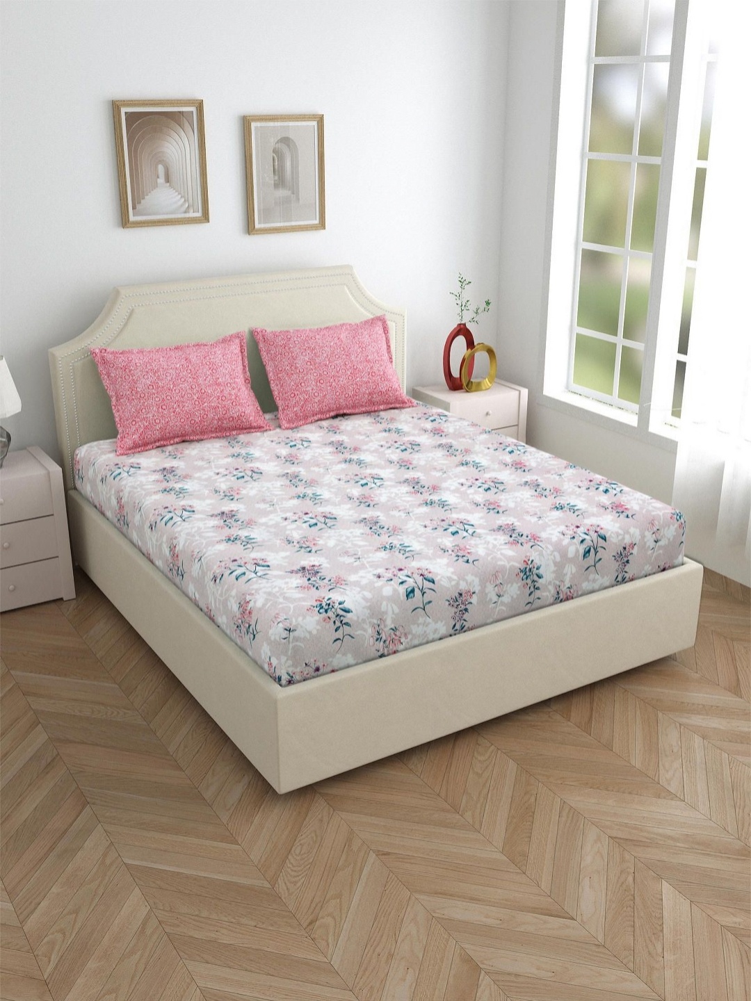 

Salona Bichona Pink & White Floral 180 TC King Bedsheet with 2 Pillow Covers