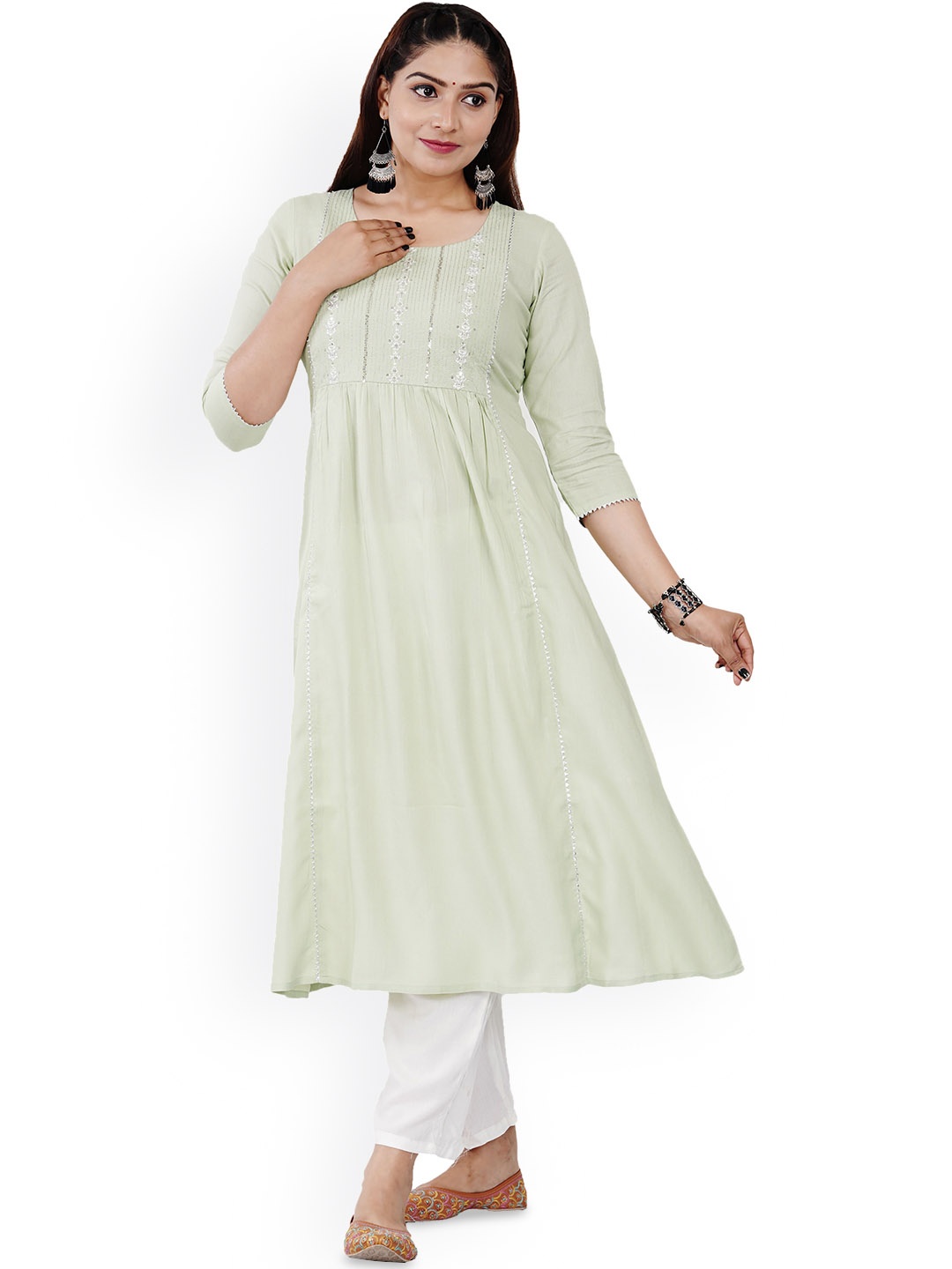 

BAESD Women Floral Embroidered Regular Kurta with Trousers, Green