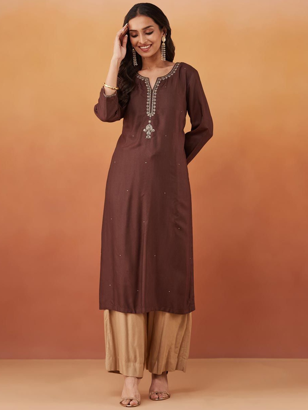 

Fabindia Embroidered Notch Neck Thread Work Regular Straight Kurta, Brown
