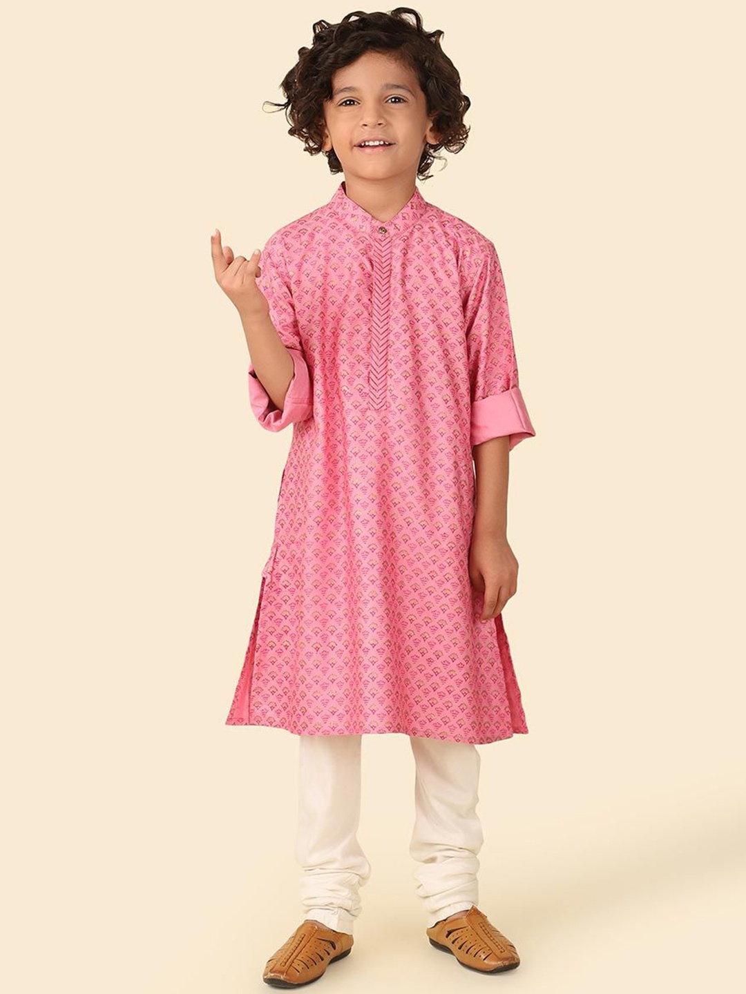 

Fabindia Boys Ethnic Motifs Printed Mandarin Collar Straight Kurta, Pink