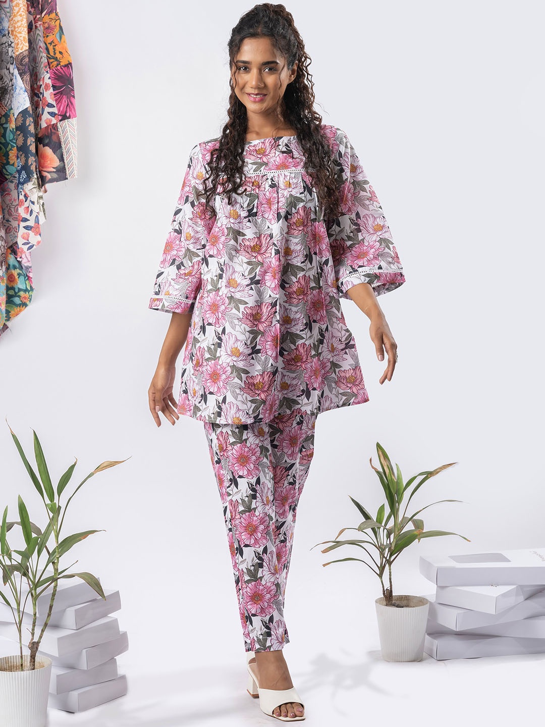 

GULABOSITABO Floral Printed Round Neck Pure Cotton Top With Trouser, White