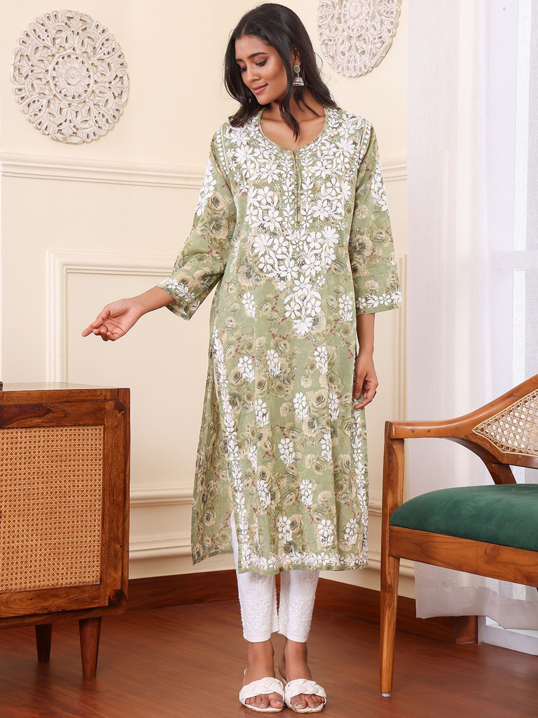 

Chowkhat Floral Embroidered Chikankari Cotton Straight Kurta, Green