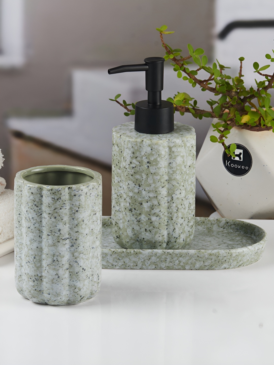 

Kookee Green 3 piece Abstract Ceramic Bath Accessories Set