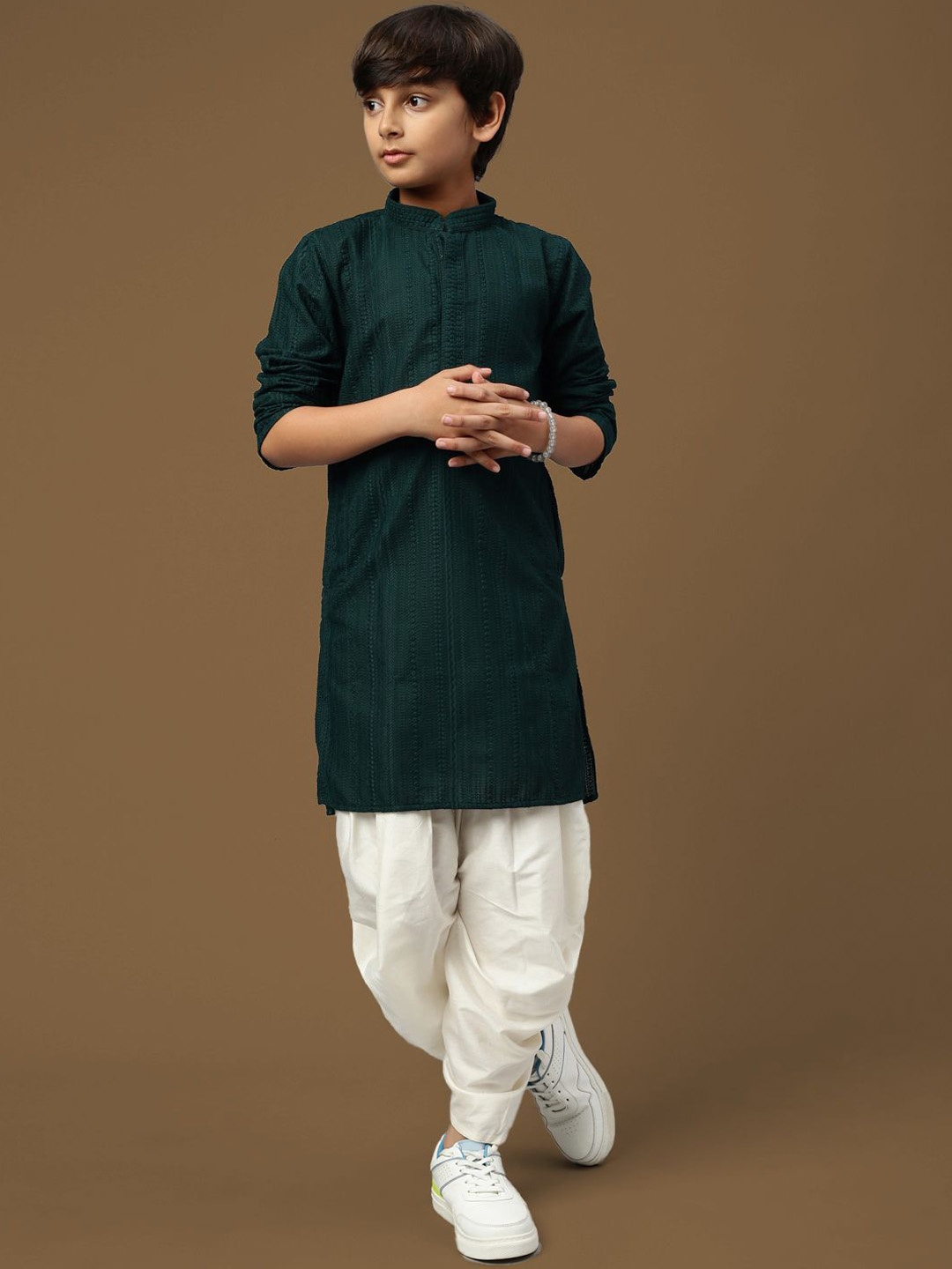 

Here&Now X Sanwara Boys Embroidered Regular Chikankari Kurta with Dhoti Pants, Green